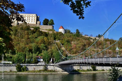 Die Luitpoldbrücke über die Donau mit Blick auf die Veste Oberhaus in Passau (Bayern, Deutschland) photo