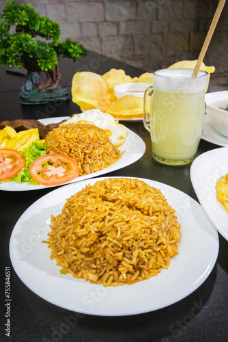 Platos de comida china, arroz chaufa