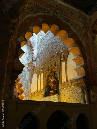 Interior view and decorativ...
