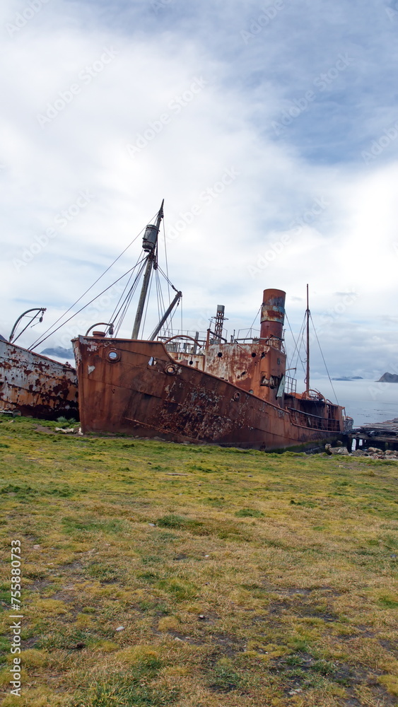 Φωτογραφία Old, rusted whaling ships at the old whaling station at Grytviken, South Georgia