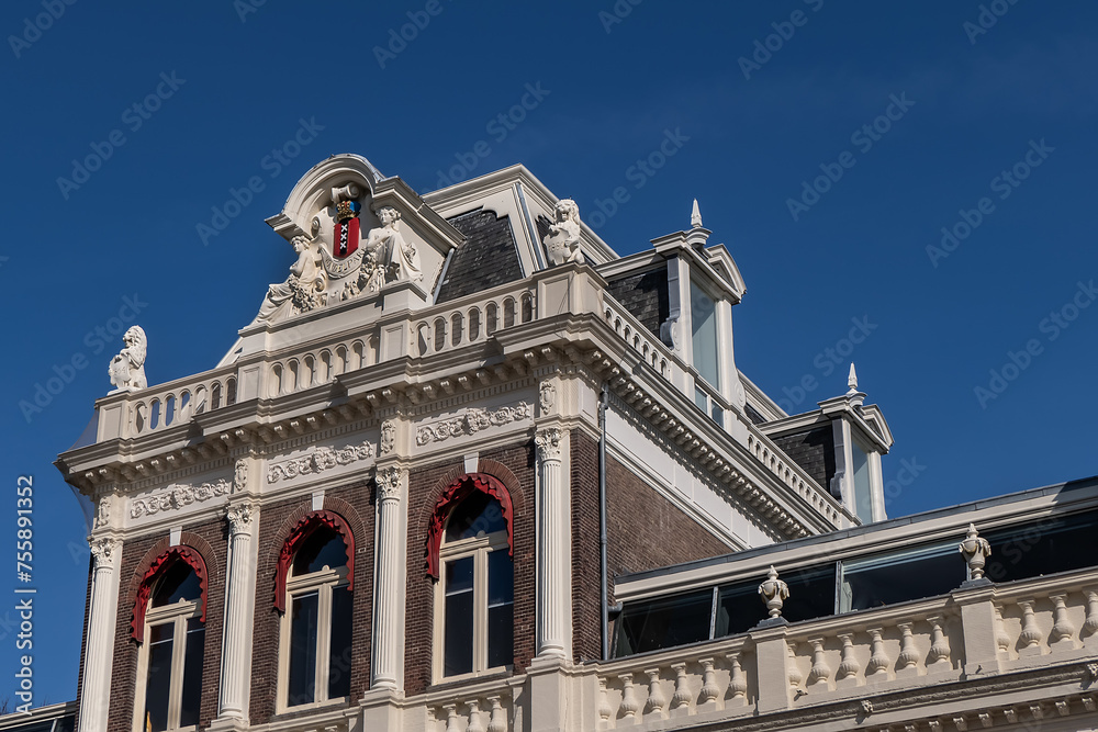 Obraz premium Vondelpark Pavilion (Vondelparkpaviljoen) is a building in the Vondelpark in Amsterdam, it was built in 1874 - 1881 in Italian Renaissance style. AMSTERDAM, The NETHERLANDS.