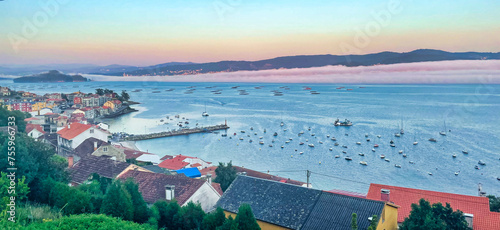 Foto Vistas de la ría de Pontevedra con niebla