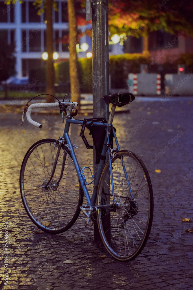 Bicycle in the street by night