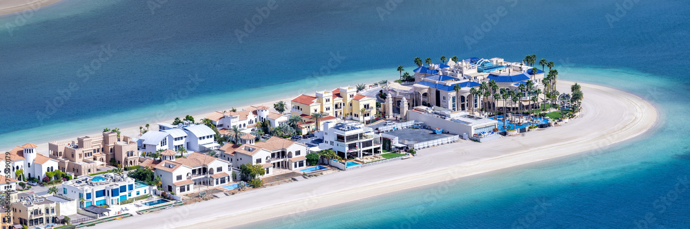 Dubai luxury villas real estate on The Palm Jumeirah artificial island panorama with beach - obrazy, fototapety, plakaty 
