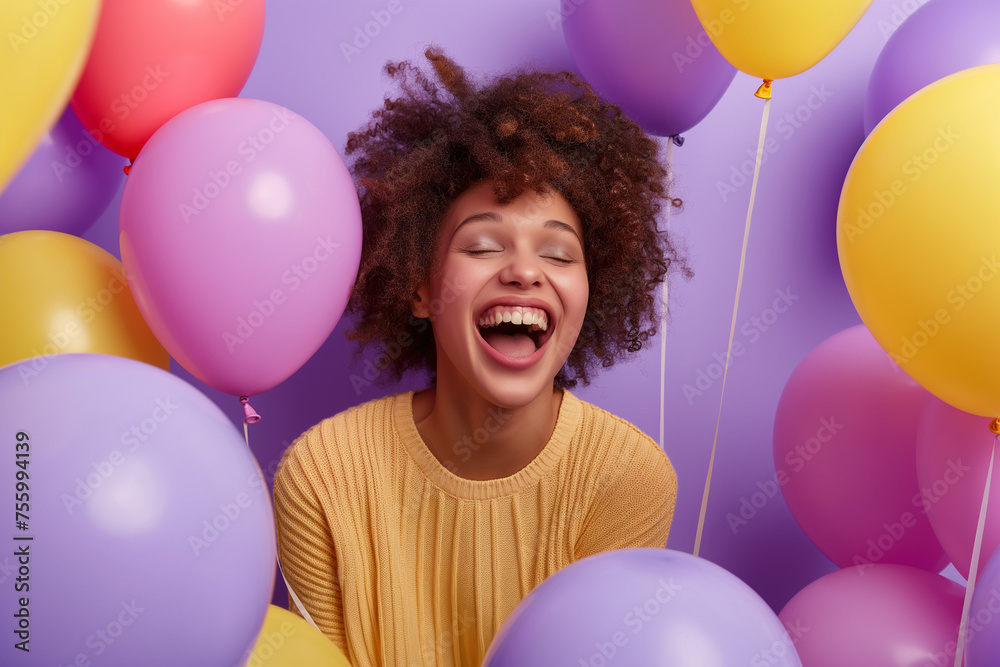 Obraz premium Laughing Young Woman Surrounded by Colorful Balloons with Copy Space