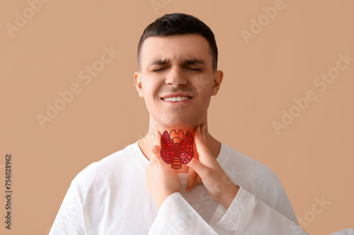 Endocrinologist examining t...