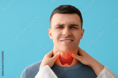 Endocrinologist examining t...