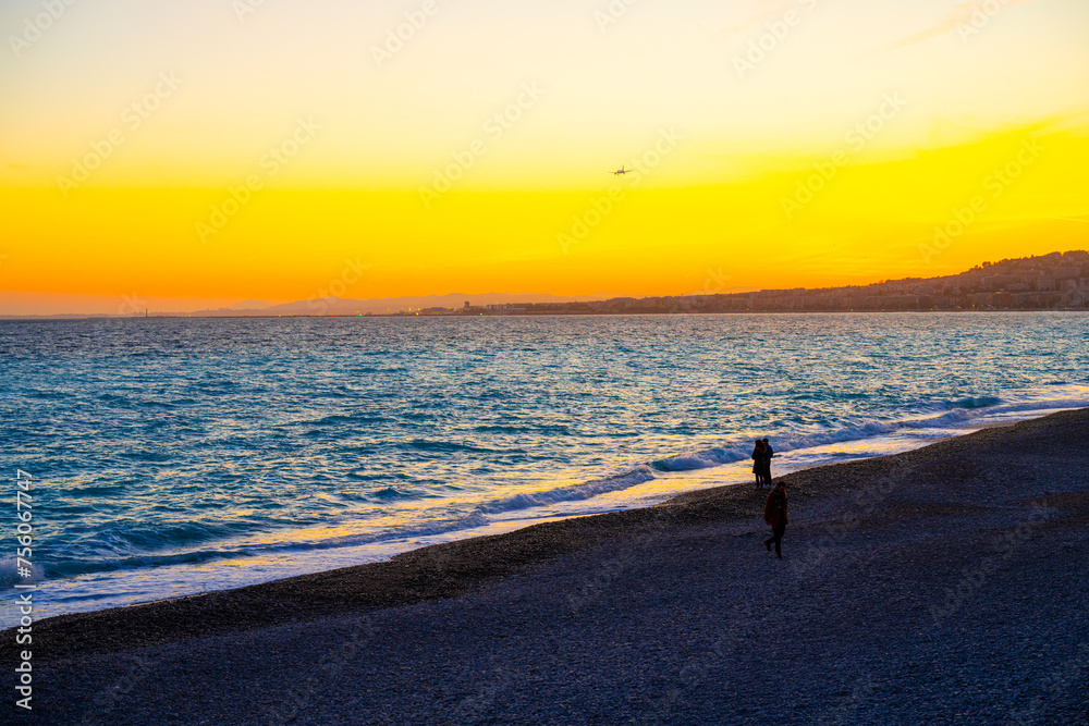Sunset Stroll on the Promenade des Anglais, Nice, France - obrazy, fototapety, plakaty 