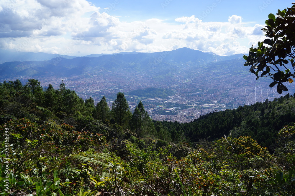 Fototapeta premium Medellín Colombia visto desde el parque Arví