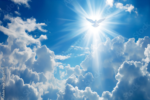 religion, présence de Dieu, le divin symbolisé par une colombe blanche entourée par les rayons du soleil, dans un ciel bleu aux nuages blancs. Icone des religions judéo chrétiennes. Saint Esprit, photo