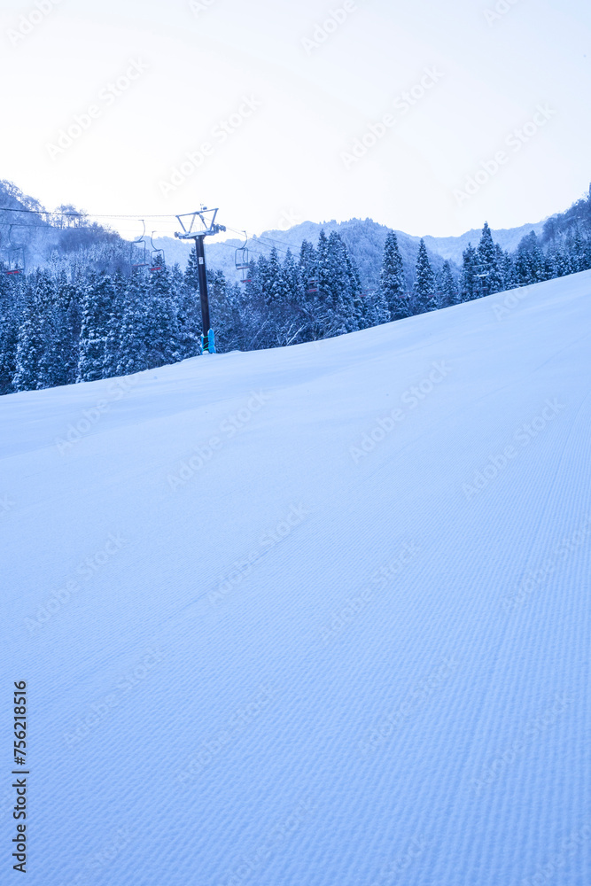 Obraz premium 早朝の氷ノ山スキー場の風景 鳥取県 若桜町