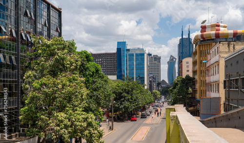Obraz na płótnie Nairobi street with modern buildings and skyscrapers w salonie