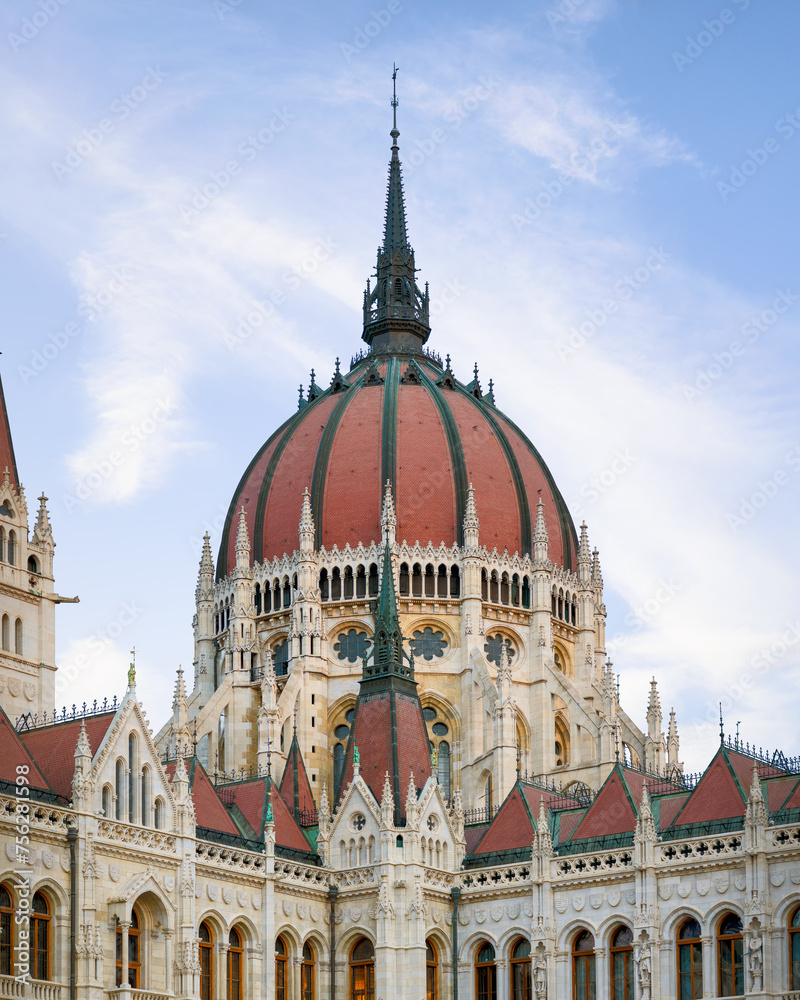 Obraz premium Majestic Hungarian Parliament Building in Budapest.