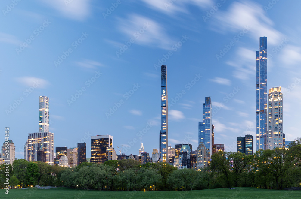 Manhattan skyscrapers and Central Park sunset - obrazy, fototapety, plakaty 