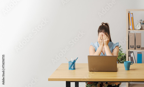 Fotografie Exhausted woman having a headache