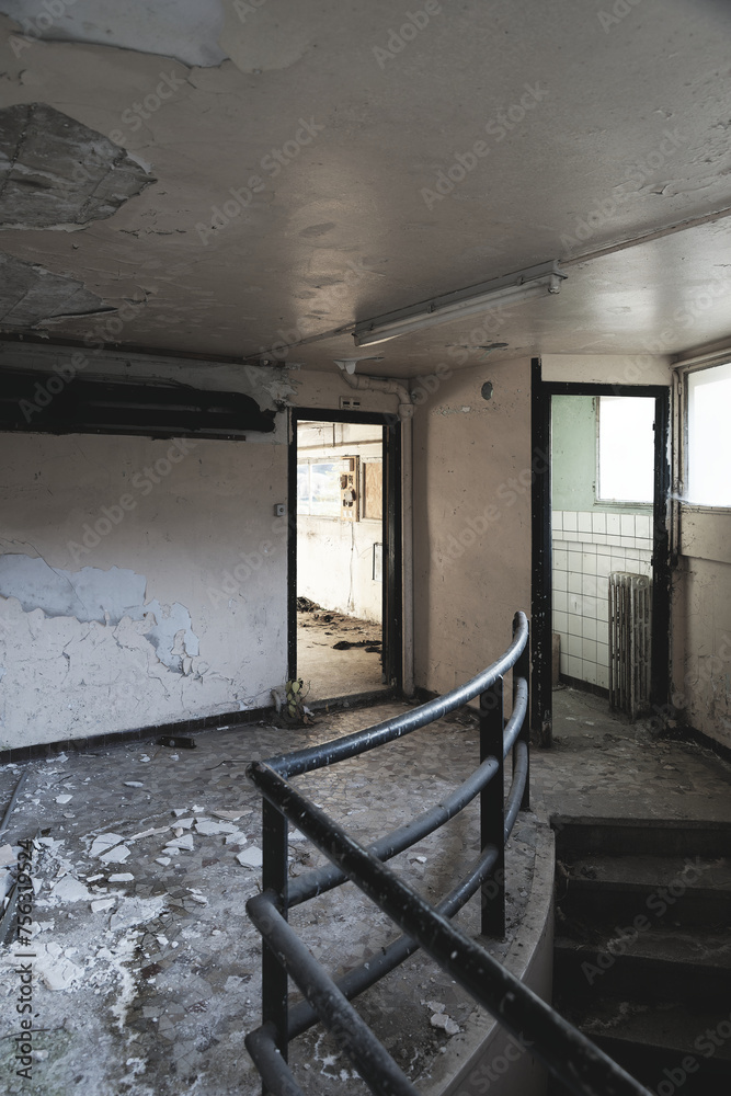 Urbex bâtiment abandonné, Sanatorium en ruine. - obrazy, fototapety, plakaty 