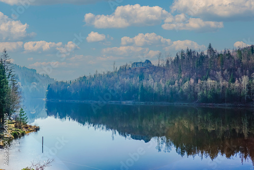 Fototapeta Naklejka Na Ścianę i Meble -  Jezioro Czerniańskie, zbiornik wodny na rzece Wisła w Wiśle, zimą na Śląsku w Polsce