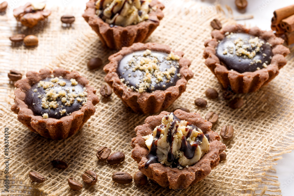 Chocolate baskets with nut cream. Homemade tartlets with cream and glaze Chocolate baskets with nut cream. Homemade tartlets with cream and glaze