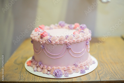 wedding cake with roses photo
