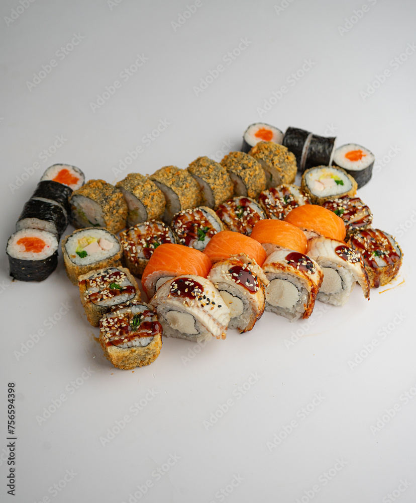 Explore enticing food photos capturing the essence of delicious pizzas