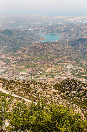 Blick auf den Trinkwasser Stausee Gergeri Votomos auf der Insel Kreta in Griechenland photo