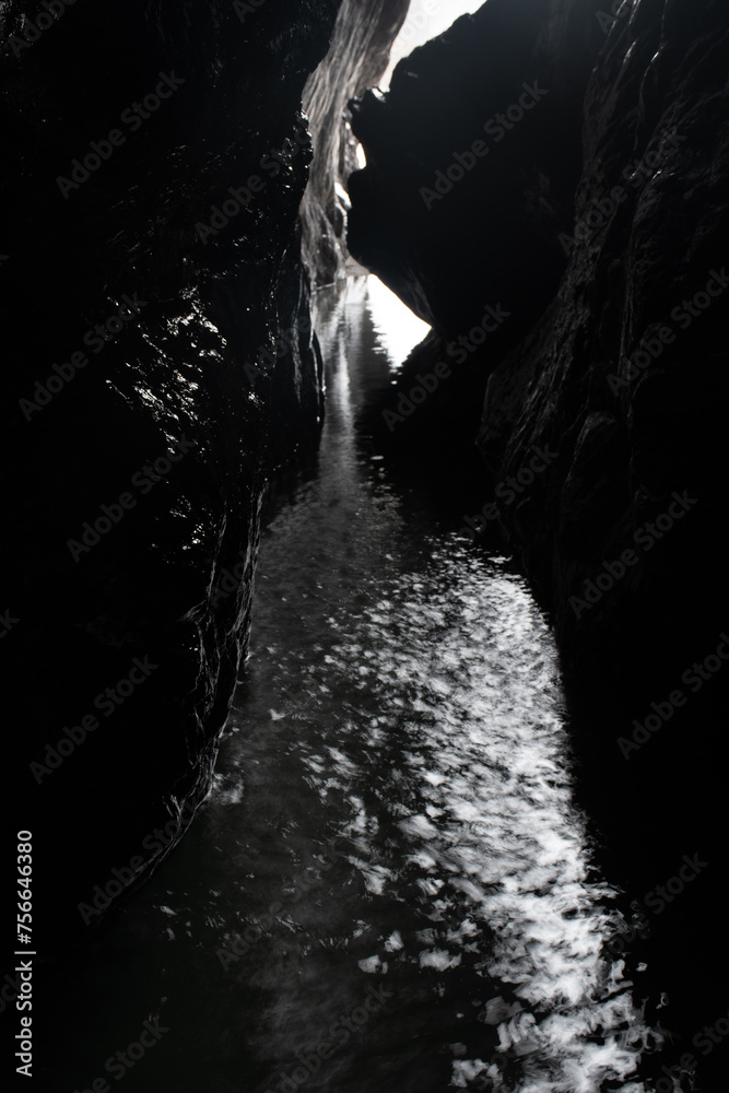 Obraz premium The interior of a sea cave at Kynance Cove Cornwall