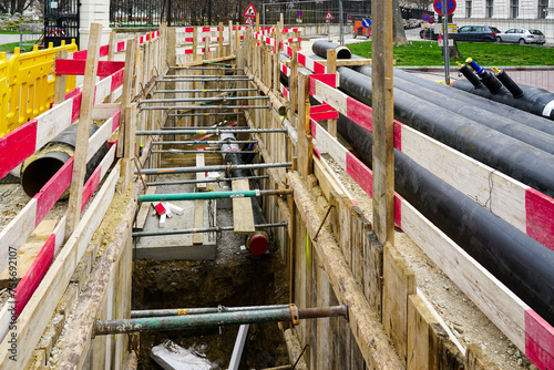 Replacement of underground heating pipes, deep trench with sliding equipment to support the ground