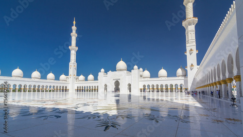 Fotografie Sheikh Zayed Grand Mosque timelapse hyperlapse in Abu Dhabi, the capital city of