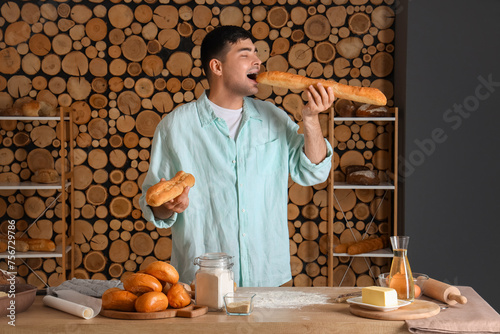 Young man with fresh baguet...