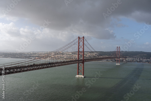 Obraz na płótnie The 25 Aprile bridge is a suspension bridge over the Tagus River estuary w salonie