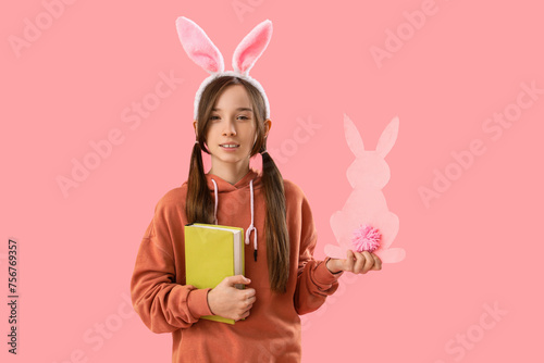 Cute little girl with Easte...