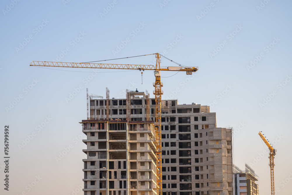 Construction process of high-rise buildings in the city