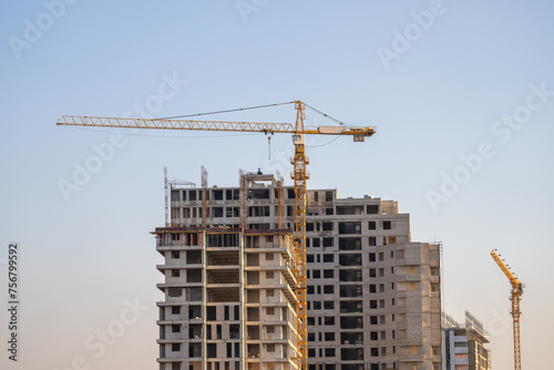 Construction process of high-rise buildings in the city