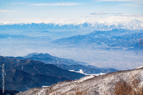 志賀高原の焼額山から眺める北アルプスを望む須坂市、長野市方面の風景