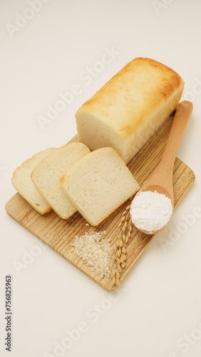 米粉パン・イメージ｜米粉パンと米粉と白米と稲穂