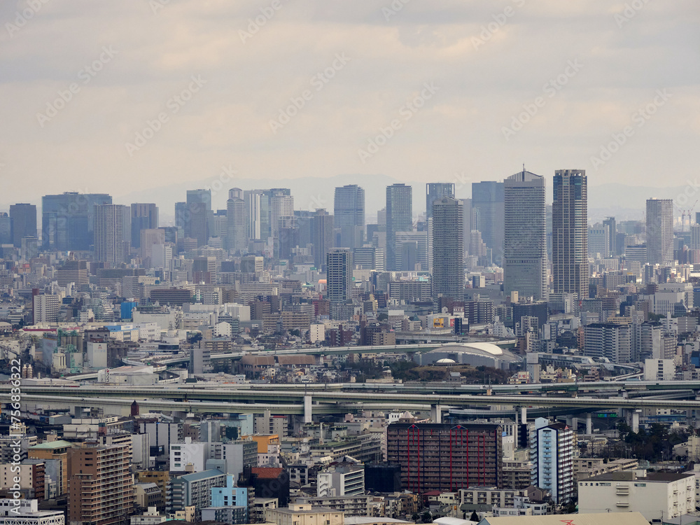大阪の市内の高層ビル群の風景