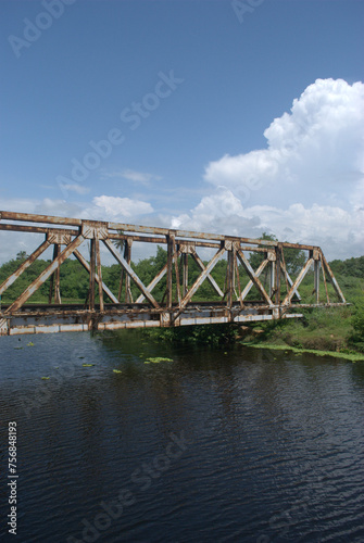 Puentes,testigos de un pasado que no volvera cuando circulaban los trenes. © FILIPPO