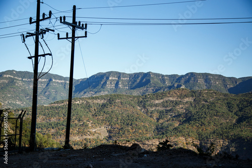 Sierra mexicana con un poste negro en primer plano. Zona semidesertica. photo