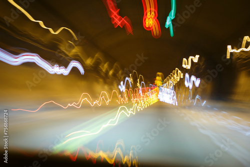 luces de colores trepidantes. Tunel abstracto de luces hacia un punto de fuga. lineas de luz hacia un mismo punto central. Efecto vista con mareo. photo