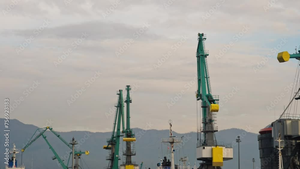 Port container cranes unload and load a bulk carrier Timelapse, loading ...