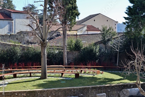 Obraz na płótnie Benevento - Scorcio dell'Hortus Conclusus dal muro rosso w salonie