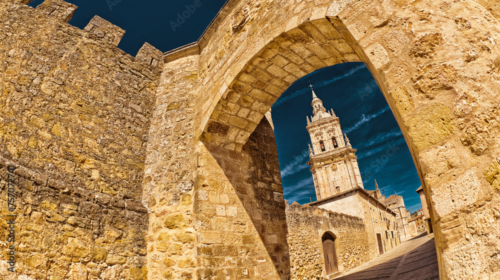 Wall City and Door of San Miguel, 15th Century, El Burgo de Osma, Soria, Castilla y León, Spain, Europe