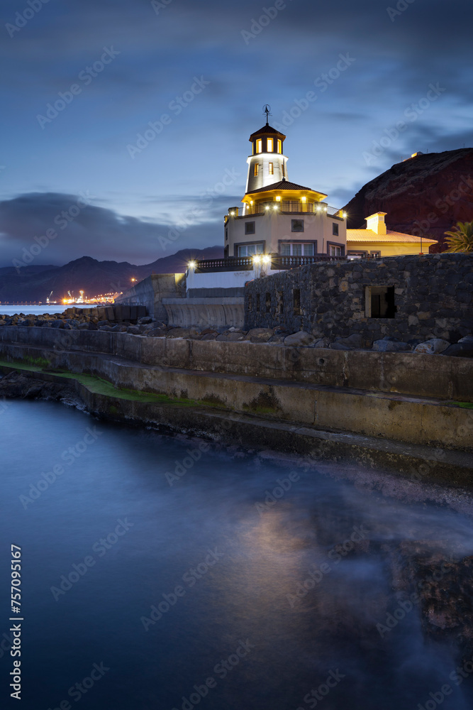 Leuchtturm am Hafen von Sa da Piedade, Sao Lourenco Halbinsel, Madeira, Portugal Leuchtturm am Hafen von Sa da Piedade, Sao Lourenco Halbinsel, Madeira, Portugal