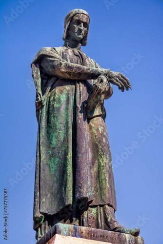Obraz na płótnie mantua, italien - statue von dante alighieri w salonie