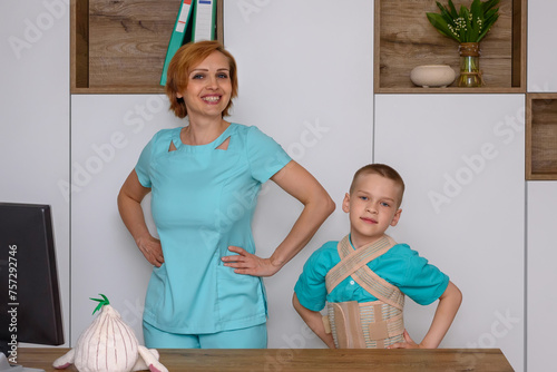 Orthopedic doctor posing with patient in clinic. Exercises to prevent scoliosis