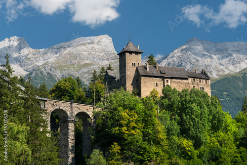 Schloss Wiesberg, Trisannabrücke, Lechtaler Alpen, Tirol, Österreich