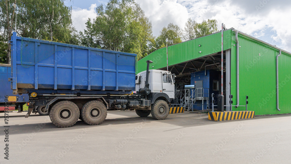 A truck brought garbage to a waste incineration plant.