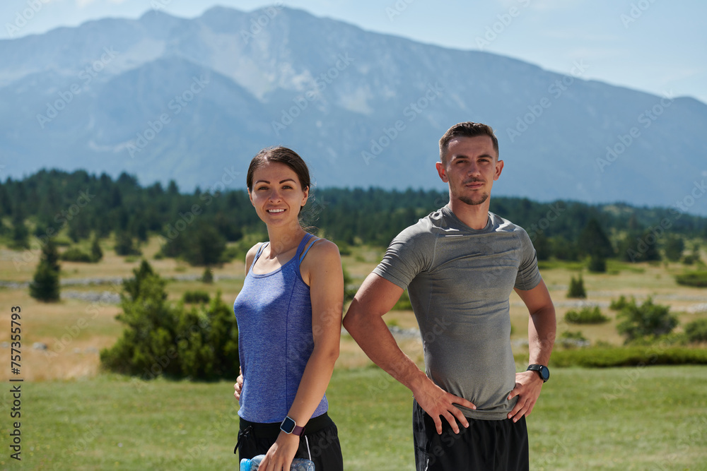 Obraz premium After-Run Relaxation: Romantic Couple Rests Following Intense Training Session.