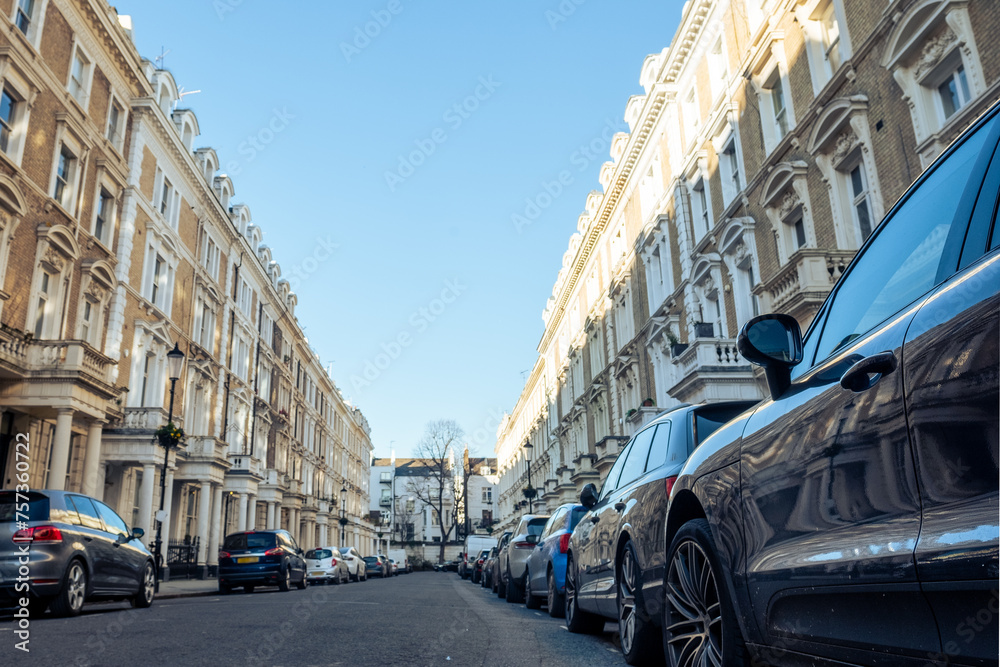 Φωτογραφία Typical street of upmarket houses in Notting Hill area of central west London