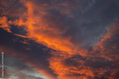 Abendrot in den Wolken - Sonnenuntergang orange